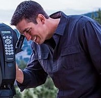 Adjusting image clarity through telescope eyepiece (image credit Amazon)